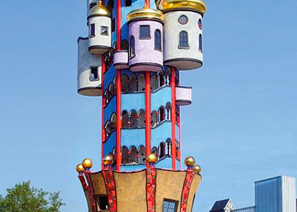  Фридрих Штовассер, башня с куполами     