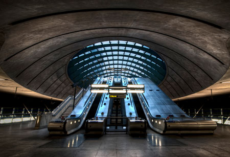  работы Нормана Фостера, станция метро в Канэри-Уорф   