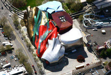  работа Фрэнка Оуэн Гери  здание музея Музыки  в Сиэтле из сфабрированной стальной рамы 