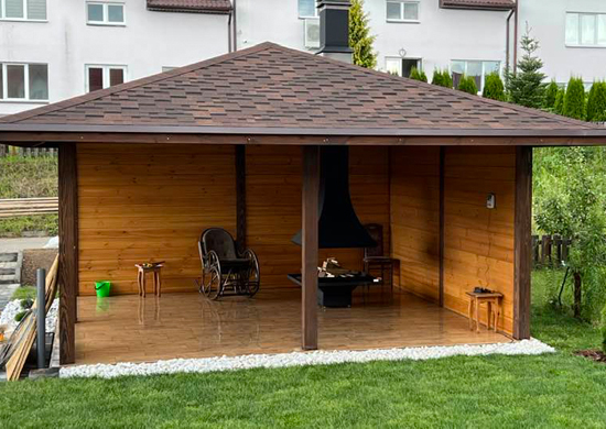  беседка 5x5м с 4-х скатной кровлей и   островным камином 