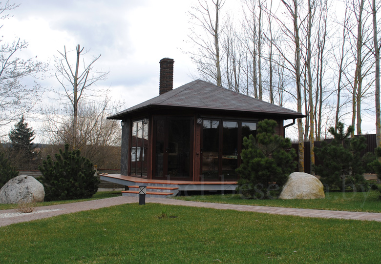  Комбинированная беседка  из клеенного бруса на консольной плите 
