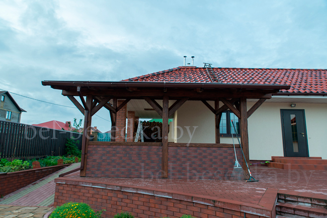  открытая терраса к дому с крышей из поликарбоната 18мм