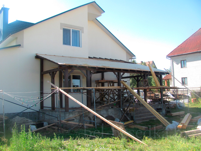    возведение  каркаса  деревянной веранды  из бруса 