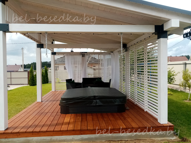  беседка открытая  с гидромассажной купелью 