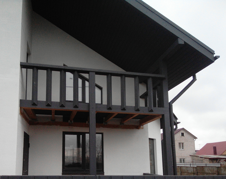 Входная группа из дерева   т2-х уровневая лоджия из бруса