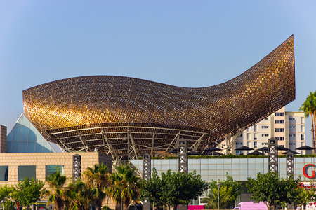  Френк О.Гери создал здание Золотая рыбка в Барселоне 