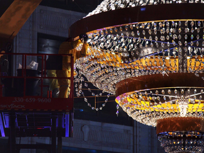  люстра на Театральной площади  в Кливленде 