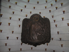  остров Слёз в Минске, скульптурная икона  