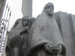 композиция матери погибших воинов  на остров Слёз  